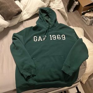 GAP sweatshirt